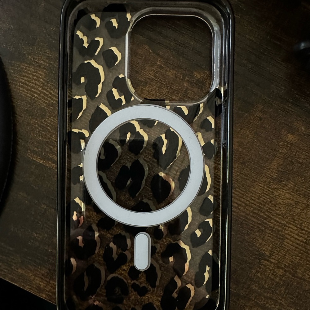 Kate Spade New York Apple iPhone 14
Pro Protective Case with MagSafe
